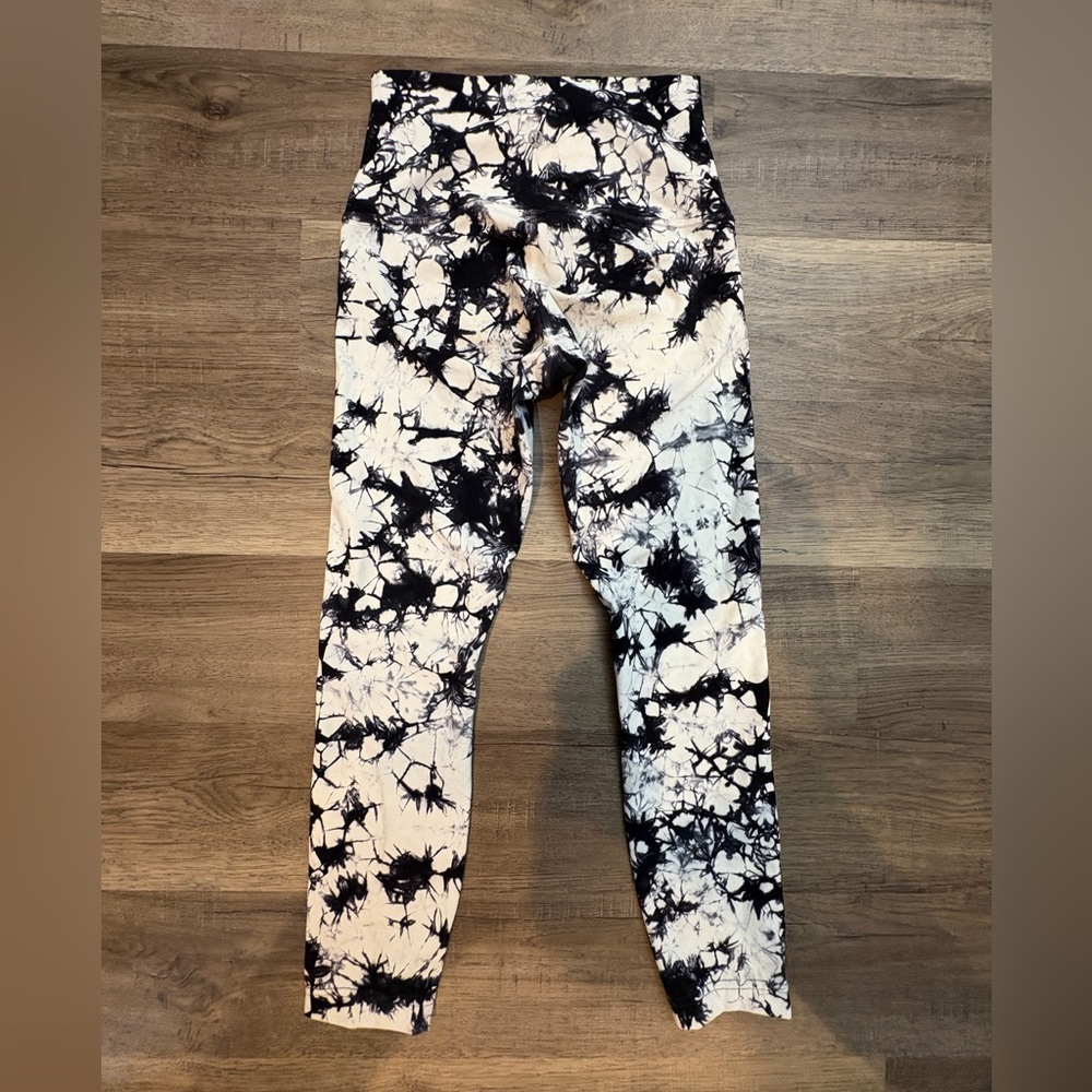 Lululemon Tie Dye leggings size 6 black white